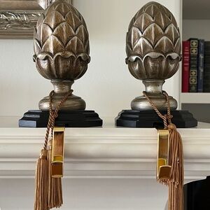Pair of heavy stocking holders